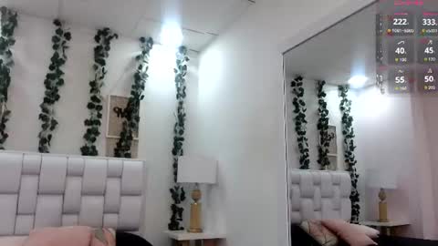Mia online show from 06-20-26, 11:24