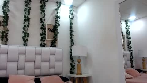 Mia online show from 06-27-26, 11:15