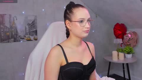 Mia online show from 03-07-26, 09:17