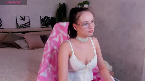 Mia online show from 03-10-26, 10:20