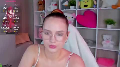 Mia online show from 06-11-26, 10:46