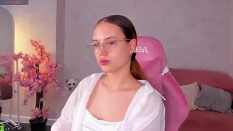 Mia online show from 06-16-26, 11:02