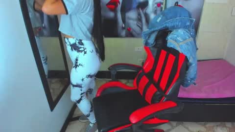 Snapshot of miaa_scott chatting on 10-09-25, 11:08 online show from 10-09-25, 11:08