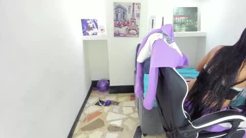 Snapshot of miaa_scott chatting on 10-10-25, 01:10 online show from 10-10-25, 01:10