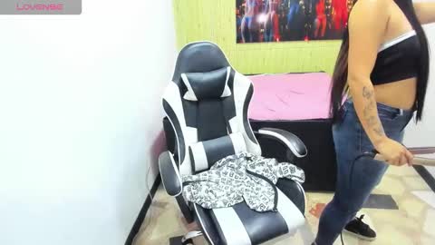 Snapshot of miaa_scott chatting on 12-02-25, 02:45 online show from 12-02-25, 02:45