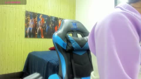 Snapshot of miaa_scott chatting on 12-05-25, 03:30 online show from 12-05-25, 03:30