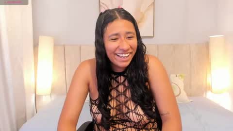 Mia online show from 09-12-25, 12:38