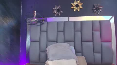 Mia online show from 11-07-25, 12:05