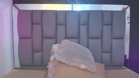 Mia online show from 02-02-26, 12:04