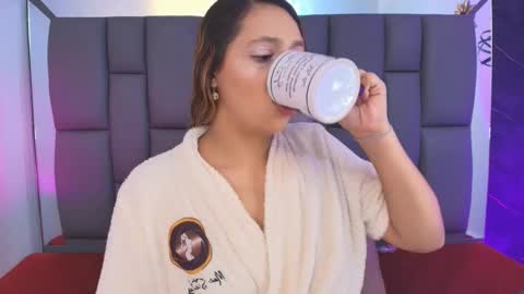 Mia online show from 02-04-26, 12:11