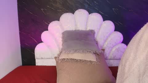 Mia online show from 04-23-26, 12:04