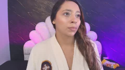 Mia online show from 04-27-26, 12:14