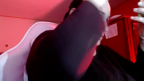 Snapshot of miaabrownn chatting on 09-17-25, 11:06 MIA online show from 09-17-25, 11:06