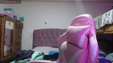 Snapshot of miaabrownn chatting on 06-18-26, 11:09 MIA online show from 06-18-26, 11:09