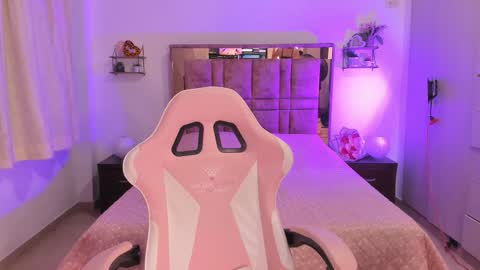 Snapshot of miaacute2 chatting on 02-23-26, 11:24 Mia online show from 02-23-26, 11:24