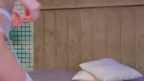 Mia online show from 01-19-26, 03:16