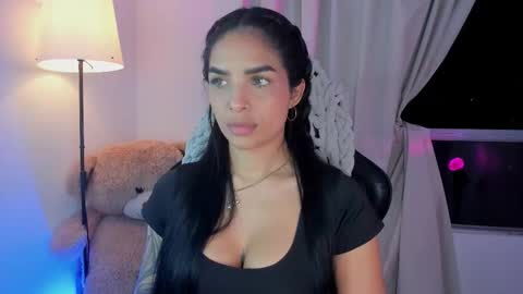 Mia online show from 11-21-25, 03:27