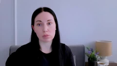 Mia online show from 04-04-26, 03:09