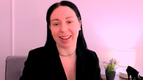 Mia online show from 04-24-26, 03:25