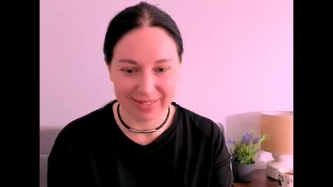 Mia online show from 04-28-26, 03:28