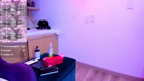 Mia online show from 02-13-25, 04:07