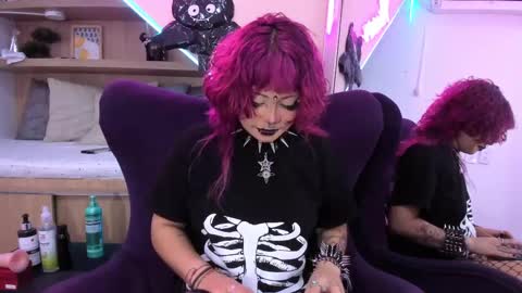 Mia online show from 02-28-25, 01:03