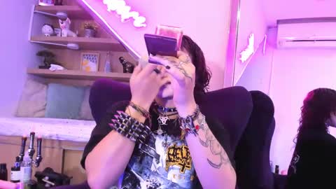 Mia online show from 03-08-25, 12:41