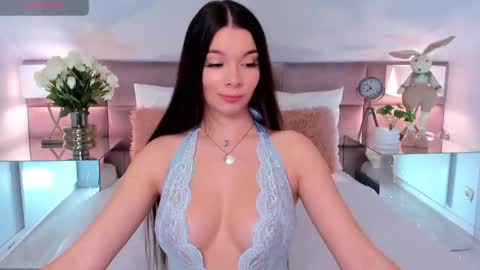 Mia online show from 04-28-26, 07:30