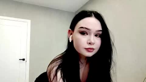 Mia online show from 03-03-26, 07:36