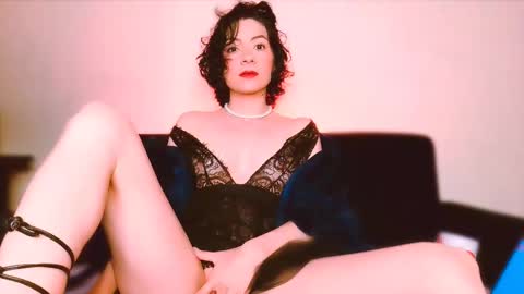 Snapshot of miabeautyxxx chatting on 02-15-25, 11:06 miabeautyxxx online show from 02-15-25, 11:06
