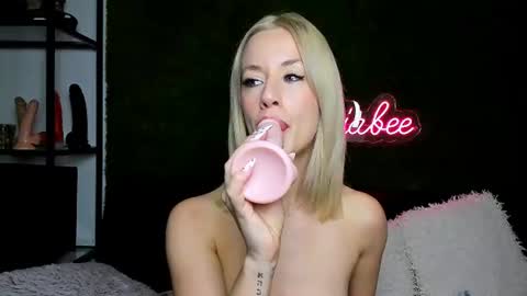 MiaBeeX online show from 06-16-26, 03:47