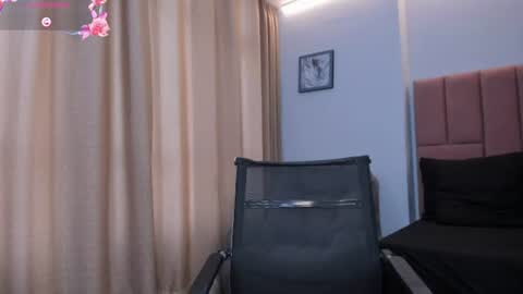 MiaCarper online show from 06-25-26, 09:30