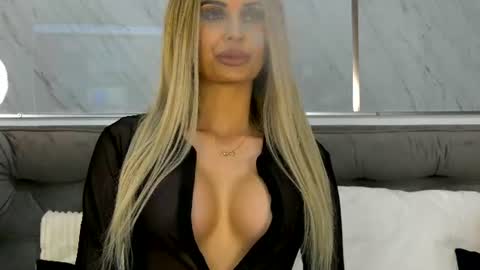 Mia online show from 06-19-26, 06:12