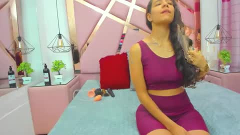 MiaCours online show from 12-16-25, 01:05