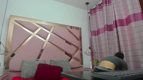 MiaCours online show from 01-11-26, 02:44