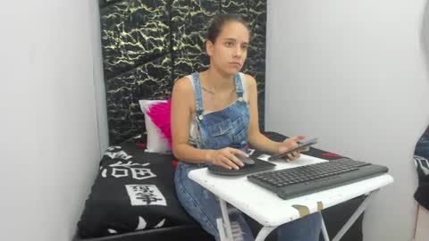 Snapshot of miacours chatting on 06-21-26, 04:20 MiaCours online show from 06-21-26, 04:20