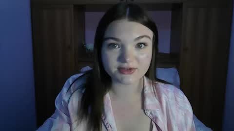 Mia online show from 05-08-26, 12:05