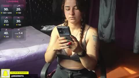 Snapshot of miadimota chatting on 12-13-25, 07:53 Mia online show from 12-13-25, 07:53