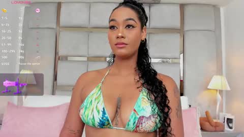 Snapshot of miaebony_ chatting on 10-27-25, 09:19 Call me Mia online show from 10-27-25, 09:19