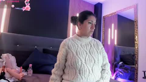 Mia Carter  Schedule 800 - 1430 gtm-5 online show from 06-25-26, 02:11