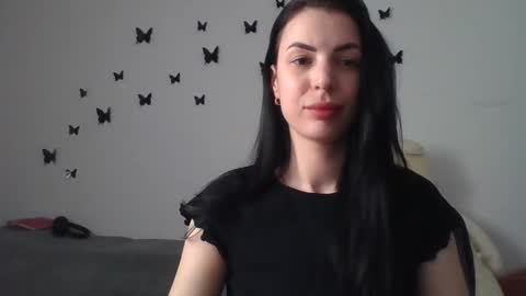 Mia online show from 05-19-26, 09:32