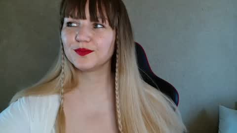 Snapshot of miafoxisja chatting on 09-11-25, 05:29 MiaFoxisJa online show from 09-11-25, 05:29