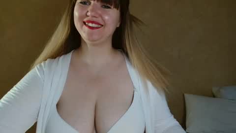 Snapshot of miafoxisja chatting on 09-25-25, 02:15 MiaFoxisJa online show from 09-25-25, 02:15