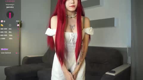 Mia online show from 09-11-25, 09:42