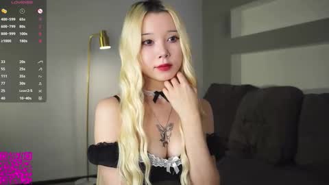 Mia online show from 09-27-25, 07:35