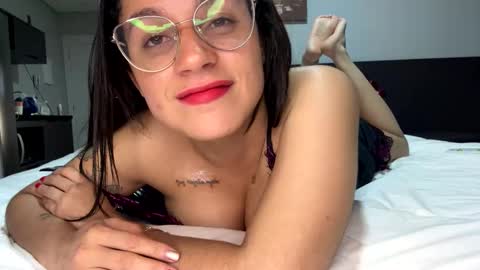 Snapshot of miahale chatting on 12-21-24, 03:25 Ms Mia  Owner Of  Your Mind online show from 12-21-24, 03:25