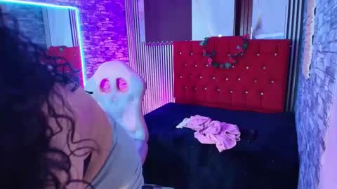 MIA VELEZ online show from 11-26-25, 03:07