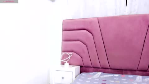 Snapshot of miajhonsonx chatting on 10-27-25, 12:42 miajhonsonx online show from 10-27-25, 12:42