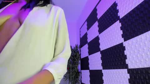 Mia online show from 04-23-26, 11:53