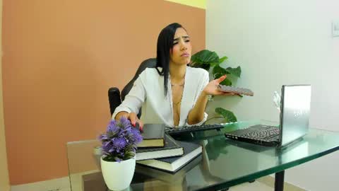 Mia online show from 07-31-26, 08:41